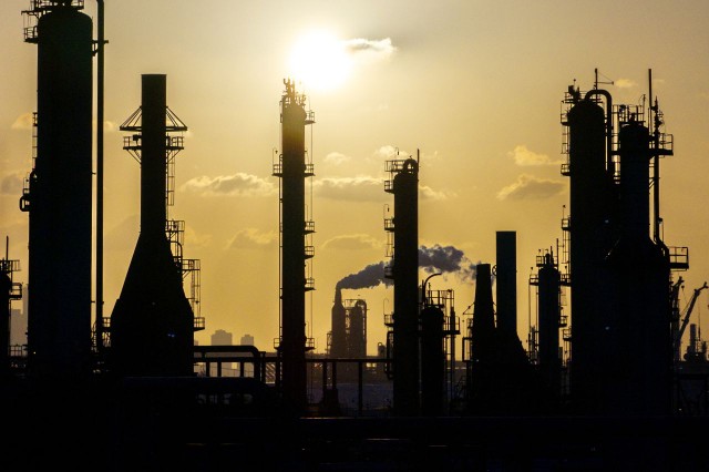 Harga Minyak Melonjak Usai Serangan AS ke Fasilitas Nuklir Iran